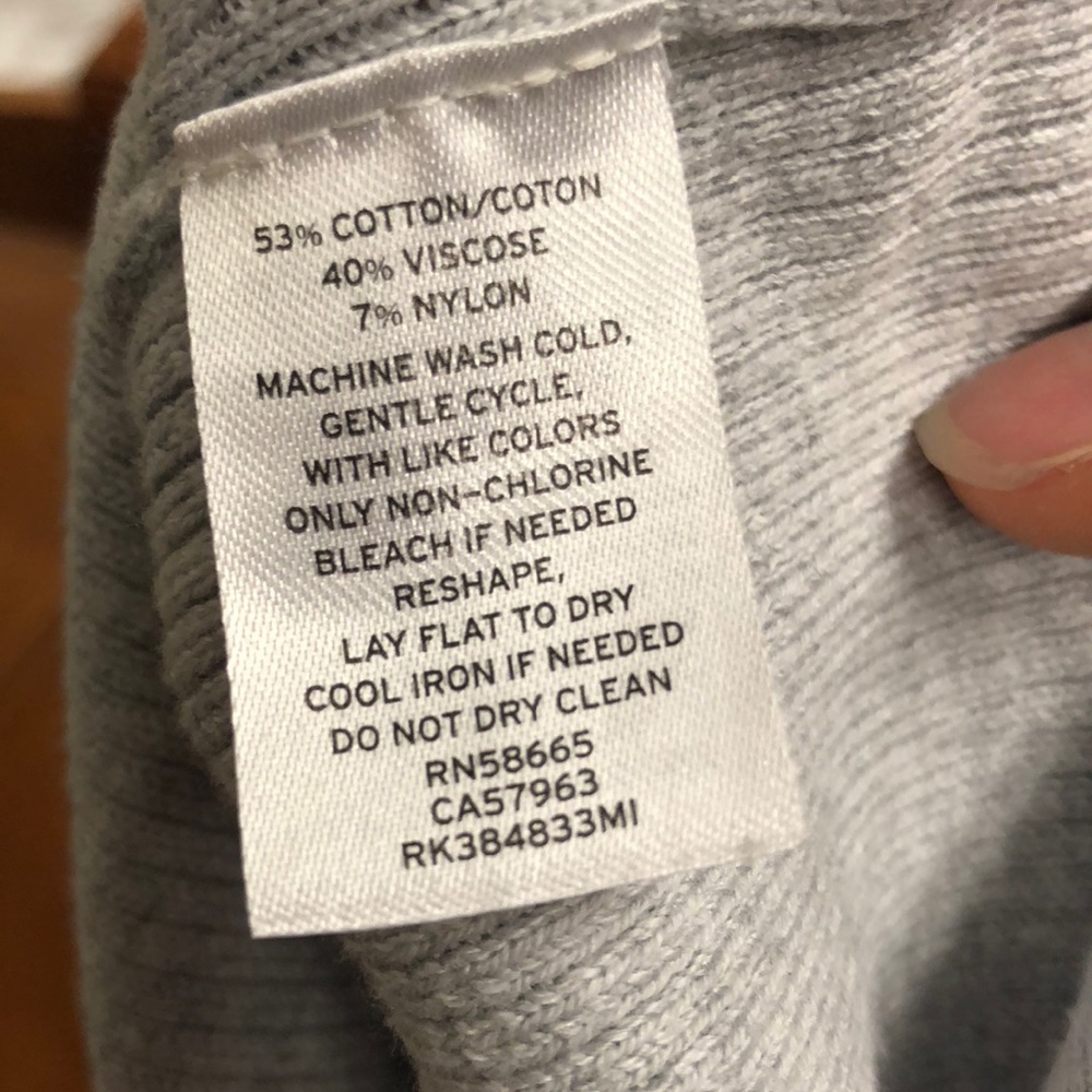 2 abound v neck lightweight sweaters - Picture 6 of 6